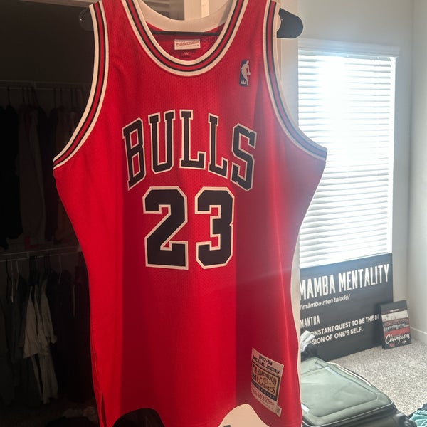 Red XL Men's Mitchell & Ness Jersey (Used)
