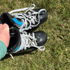 2023 True TF9 Hockey Goalie Skates Regular Width 8.5 (Used)