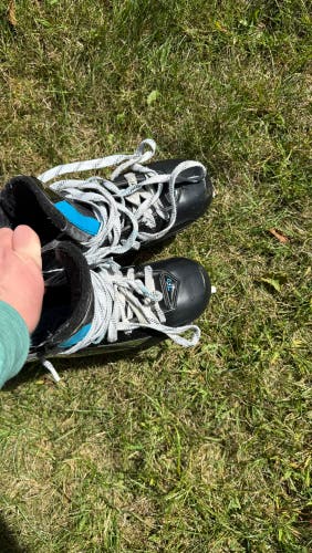 2023 True TF9 Hockey Goalie Skates Regular Width 8.5 (Used)