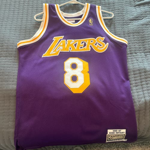 Purple Medium Men's Mitchell & Ness Jersey (Used)