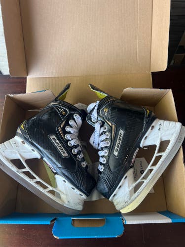 Bauer Supreme 2S Hockey Skates youth 11 D (Used)