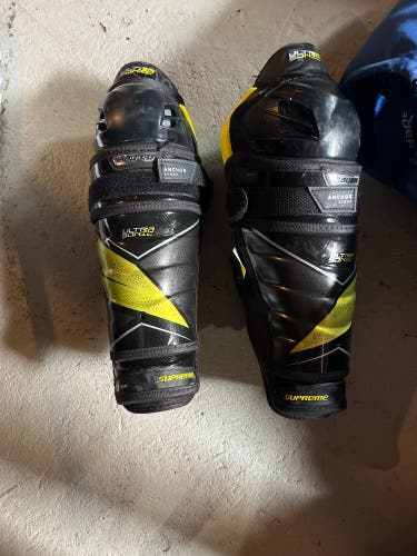 Junior Bauer Ultra sonic 12" Shin Pads (Used)