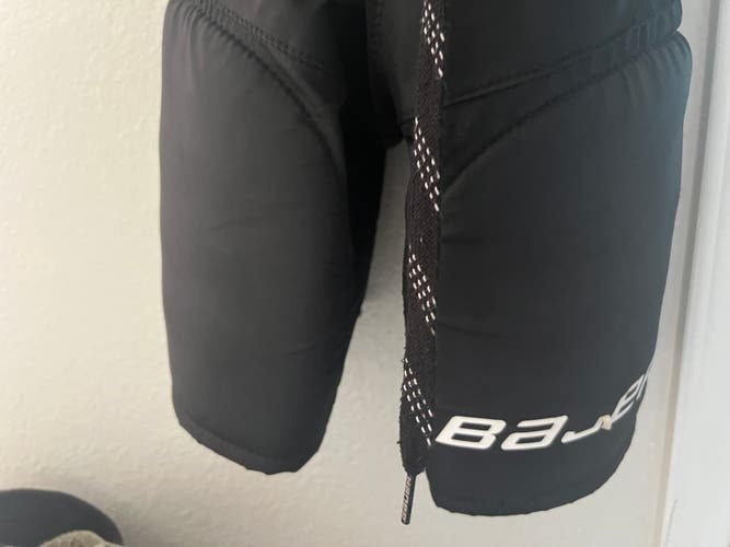 Junior Medium Bauer Nsx Hockey Pants (Used)