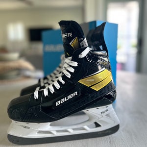 Bauer Supreme UltraSonic Hockey Skates Size 5.5 (Used)