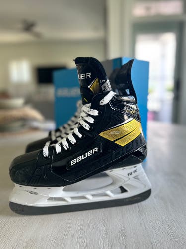 2022 Bauer Supreme UltraSonic Hockey Skates Size 5.5 (Used)