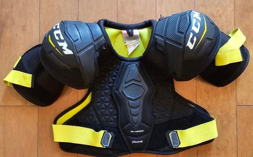 Men's Large Senior CCM Tacks Shoulder Pads (Used)