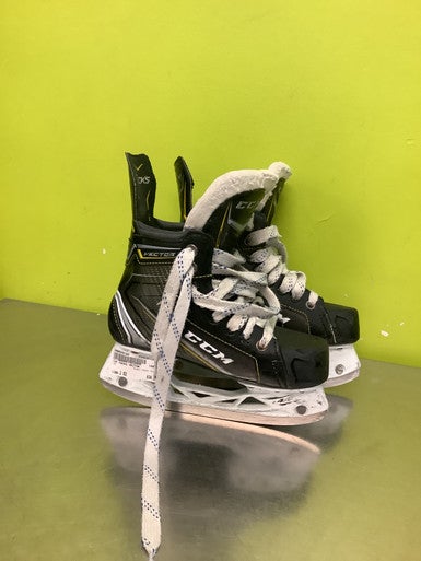 Used CCM TACKS VECTOR Junior Hockey Skate Junior 02 11686-S000046166