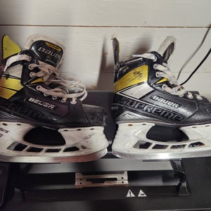 Bauer Supreme 3S Hockey Skates Size 3.5 (Used)