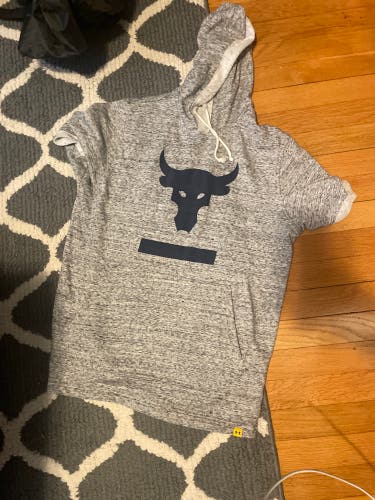 Gray Men's Medium Under Armour Sweatshirt (Used)