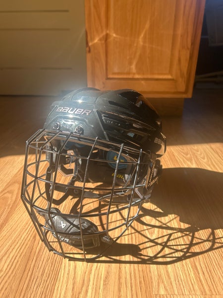 Large Bauer Re-Akt 150 Helmet (New)
