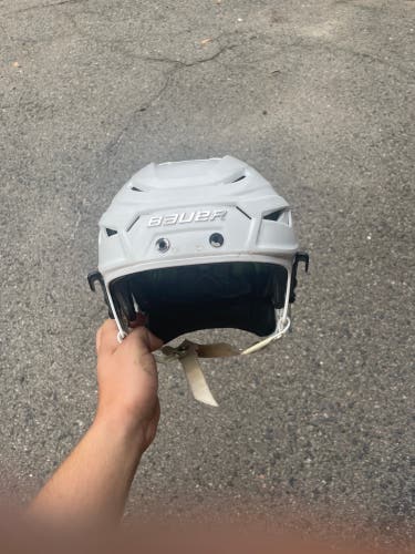 Medium Bauer Hyperlite Helmet (Used)