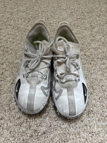 White Men's 3Y (Big Kids / Youth) Youth Nike Shoes (Used)