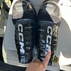 Youth CCM 11" Shin Pads (Used)