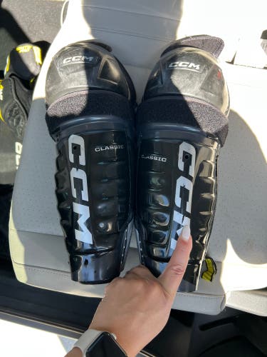 Youth CCM 11" Shin Pads (Used)