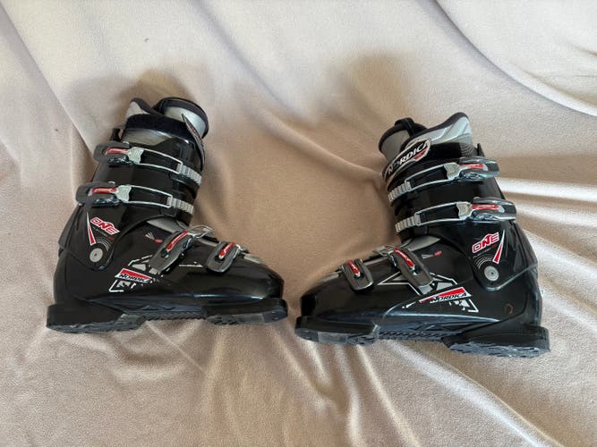 Mondo 28 & 28.5 Unisex Nordica All Mountain One Ski Boots (Used)