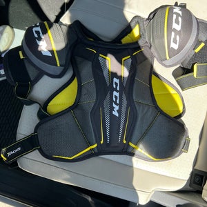 Small Junior CCM Tacks Classic Shoulder Pads (Used)