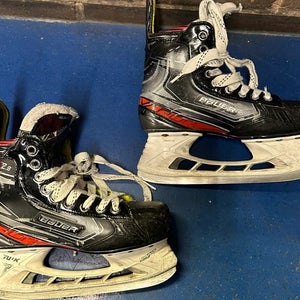 Used Junior Bauer Vapor X2.9 Hockey Skates Regular Width Size 3 (Used)
