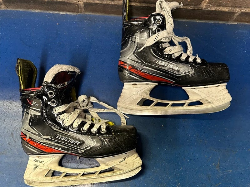 Used Junior Bauer Vapor X2.9 Hockey Skates Regular Width Size 3 (Used)