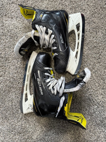 Bauer Supreme M4 Hockey Skates Fit 2 Size 9 (Used)