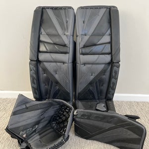 33" CCM Pro Stock Eflex 5 Goalie Leg Pads & Gloves