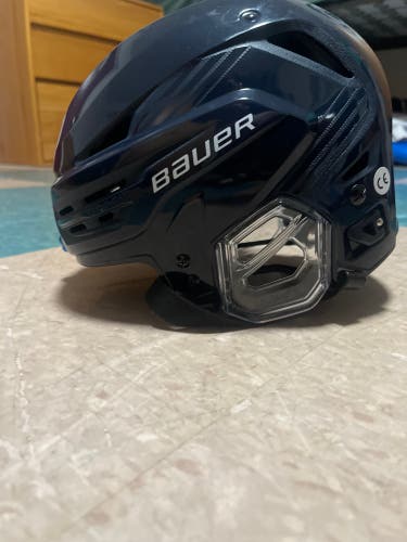 Small Bauer Re-Akt 85 Helmet (New)