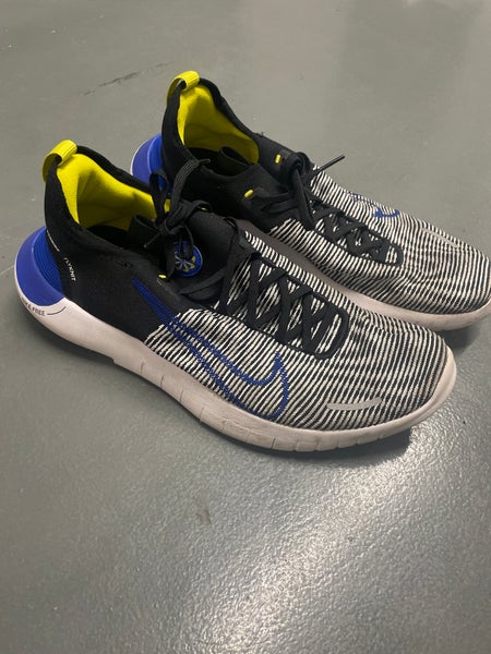Gray Size M 11.5 (W 12.5) Adult Nike Free Run Shoes (Used) Flyknit