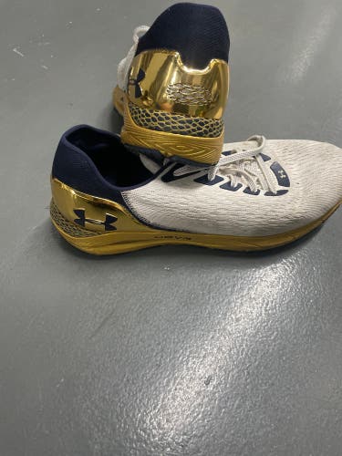 Limited Edition white and gold ND Unisex Size M 11.0 (W 12.0) Adult Under Armour Shoes (Used)