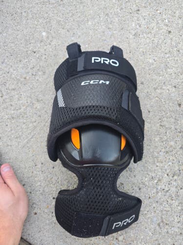 CCM Pro Goalie Knee Guard/Pad