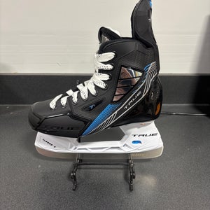 True TF7 Hockey Skates Regular Width Pro Stock Size 3.5 (New)