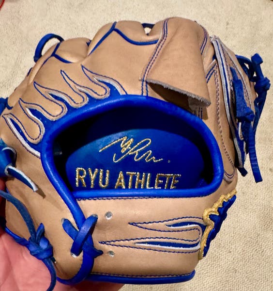 Glove Studio Ryu Limited Edition Grey/beige and blue baseball