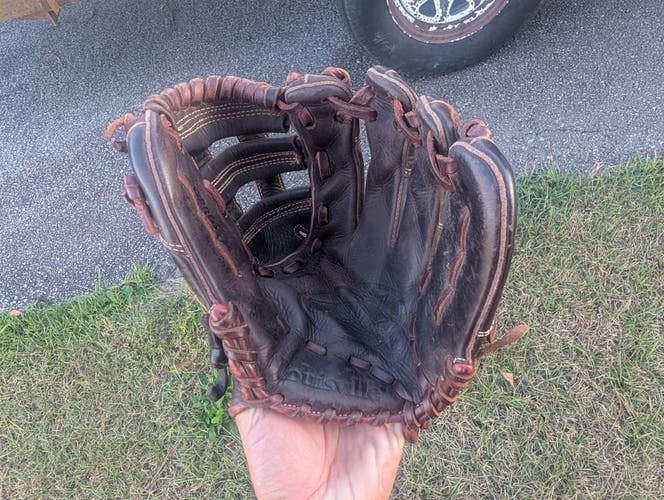 Louisville Slugger RH Omaha Baseball Glove 11.75" (Used)