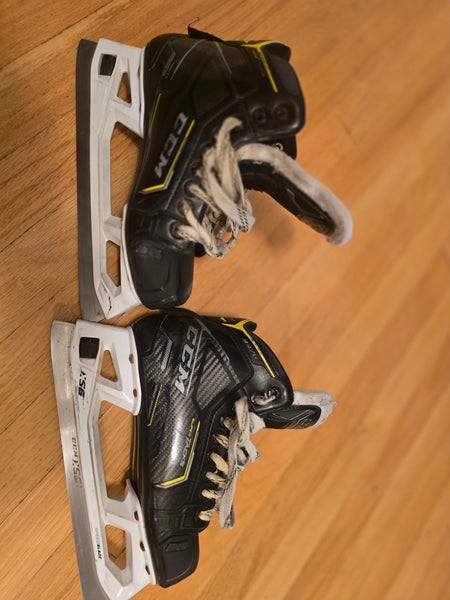 2023 CCM Super Tacks 9370 Hockey Goalie Skates Size 3 (Used)
