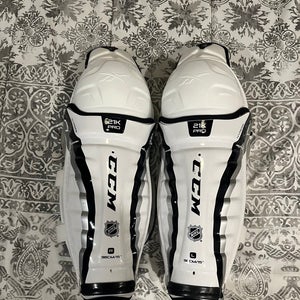 Senior CCM 21K 15" Shin Pads (Used)