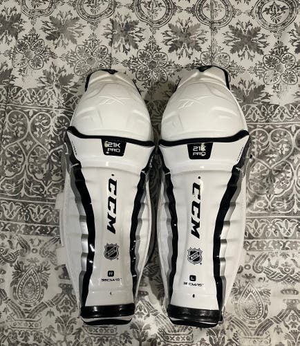 Senior CCM 21K 15" Shin Pads (Used)
