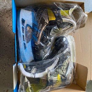 2021’ish Bauer Supreme 3S Hockey Skates Wide Width 10 worn once