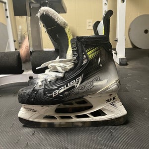 Michael Bunting Penguins Game used Bauer Vapor Hyperlite 2 Skates