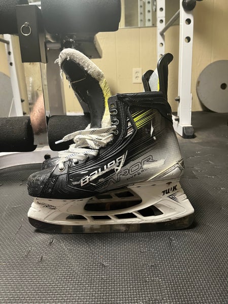 Michael Bunting Penguins Game used Bauer Vapor Hyperlite 2 Skates