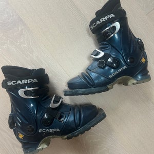 Unisex Scarpa T2 Ski Boots (Used), Size 6