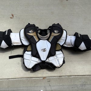 Medium Vaughn V3 7500 Goalie Chest Protector (Used)