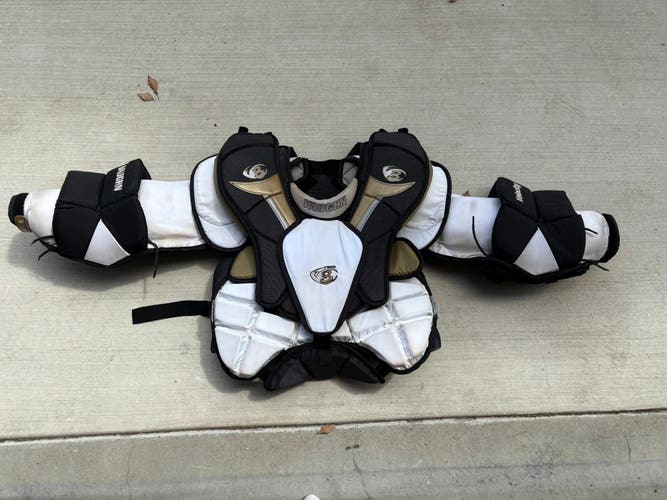Medium Vaughn V3 7500 Goalie Chest Protector (Used)