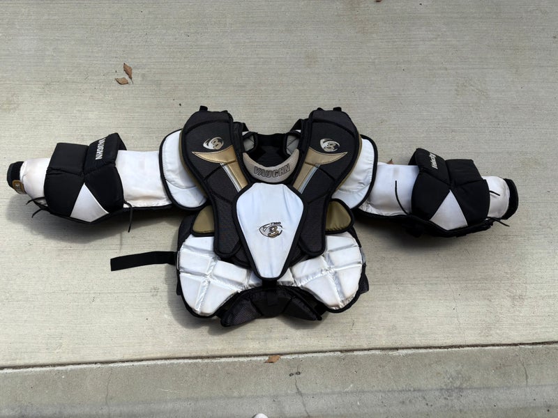 Medium Vaughn V3 7500 Goalie Chest Protector (Used)