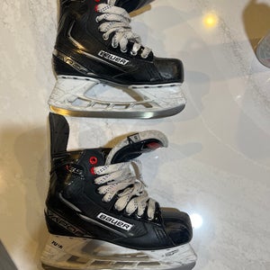 Bauer Vapor X3.5 Hockey Skates Regular Width Size 5 (Used)