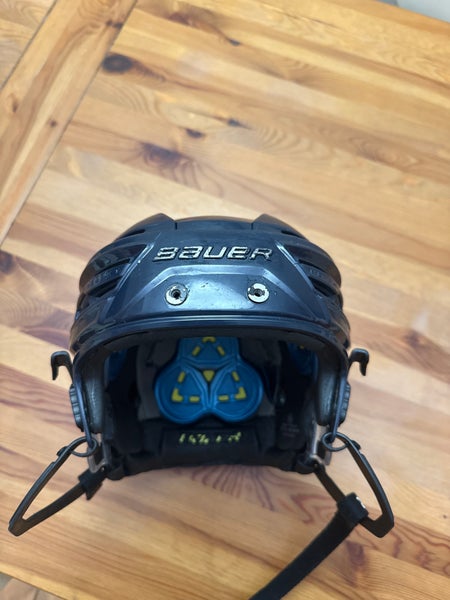 Medium Bauer Re-Akt 150 Helmet (Used)