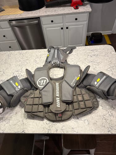 Small / Medium 2019 Warrior Ritual G2 Goalie Chest Protector (Used)