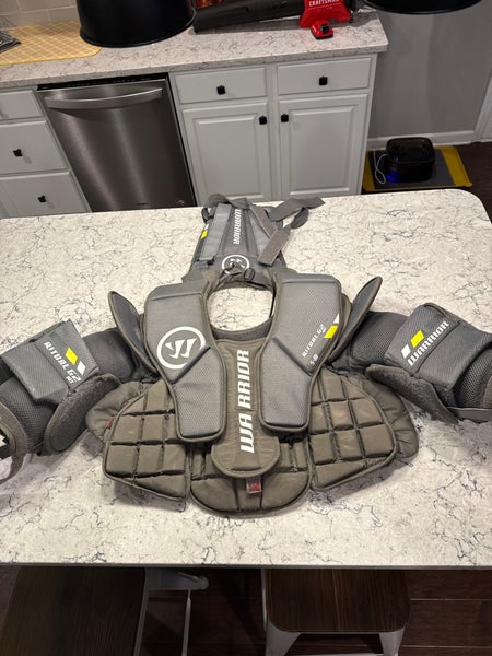 Small / Medium 2019 Warrior Ritual G2 Goalie Chest Protector (Used)