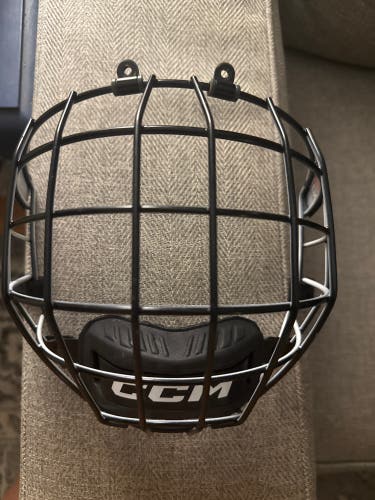Medium CCM FM580 Full Cage (Used)
