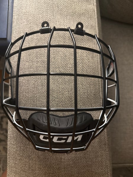 Medium CCM FM580 Full Cage (Used)