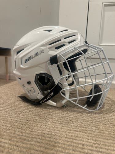 Medium Bauer Re-Akt 150 Helmet (Used)