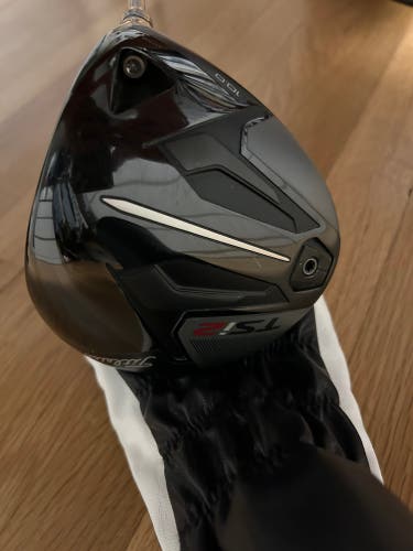 Men's Titleist TSi2 Right Handed Driver Stiff Flex 10 Loft (Used)