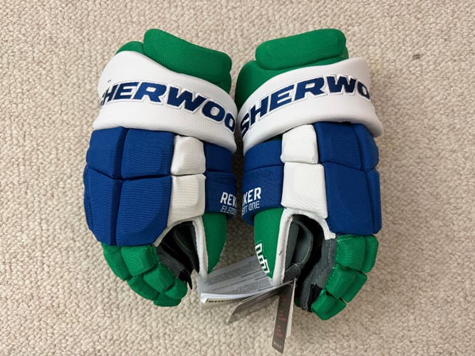 Sherwood Rekker RE1 Gloves Carolina Hurricanes Whalers Throwback